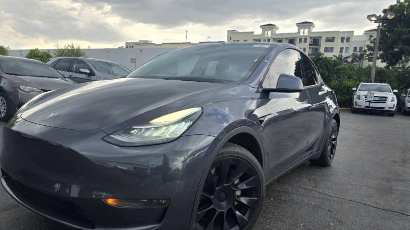 TESLA MODEL Y 2020 5YJYGDEE8LF042075 image